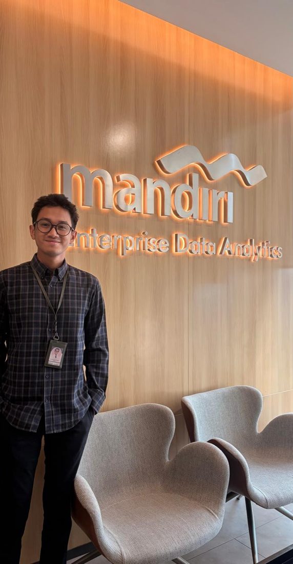 Abyan at the Bank Mandiri Enterprise Data Analytics office